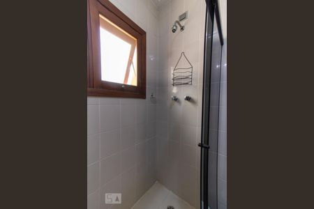 Casa para alugar com 365m², 4 quartos e 4 vagas Casa para alugar com 365m², 4 quartos e 4 vagasBanheiro do corredor