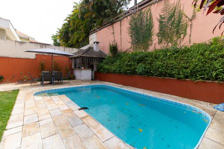 Casa para alugar com 365m², 4 quartos e 4 vagas Casa para alugar com 365m², 4 quartos e 4 vagasPiscina