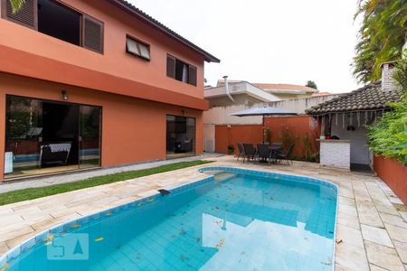 Casa para alugar com 365m², 4 quartos e 4 vagas Casa para alugar com 365m², 4 quartos e 4 vagasPiscina