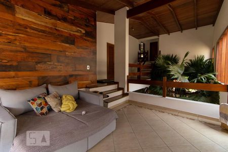 Casa para alugar com 365m², 4 quartos e 4 vagas Casa para alugar com 365m², 4 quartos e 4 vagasSala de TV