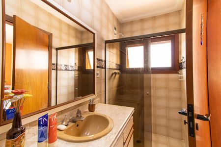 Casa para alugar com 365m², 4 quartos e 4 vagas Casa para alugar com 365m², 4 quartos e 4 vagasBanheiro da Suíte 2