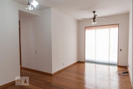 Sala de apartamento para alugar com 3 quartos, 62m² em Parque Bristol, São Paulo