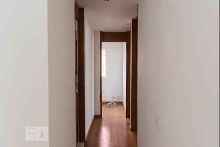 Corredor de apartamento para alugar com 3 quartos, 62m² em Parque Bristol, São Paulo