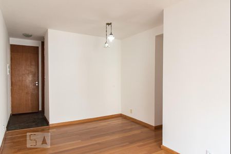 Sala de apartamento para alugar com 3 quartos, 62m² em Parque Bristol, São Paulo