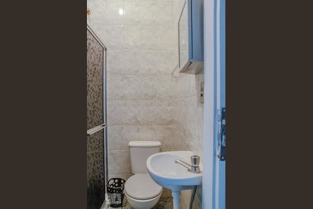 Banheiro de casa para alugar com 1 quarto, 25m² em Vila Herminia, São Paulo
