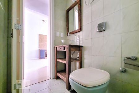 Banheiro  de apartamento para alugar com 1 quarto, 75m² em Rio Branco, Porto Alegre