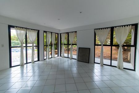 Sala de casa de condomínio à venda com 3 quartos, 270m² em Alphaville, Santana de Parnaíba