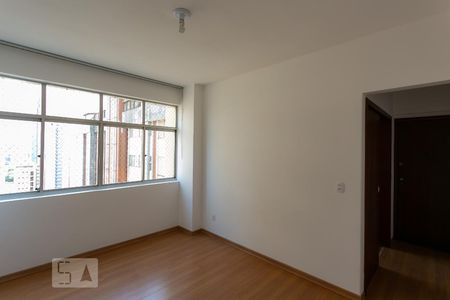 Sala de apartamento para alugar com 1 quarto, 50m² em Lourdes, Belo Horizonte