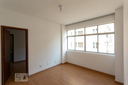 Sala de apartamento para alugar com 1 quarto, 50m² em Lourdes, Belo Horizonte