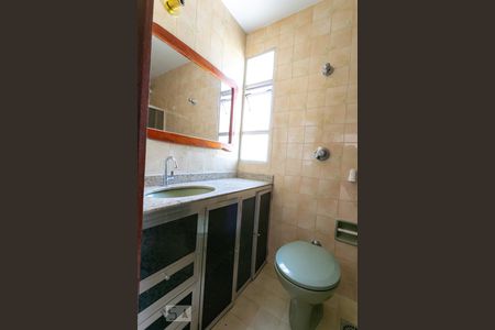 Banheiro de apartamento para alugar com 1 quarto, 50m² em Lourdes, Belo Horizonte