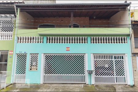 Casa à venda com 293m², 6 quartos e 2 vagas Casa à venda com 293m², 6 quartos e 2 vagasFachada