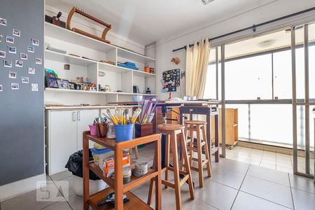 Sala de apartamento à venda com 2 quartos, 180m² em Vila Madalena, São Paulo