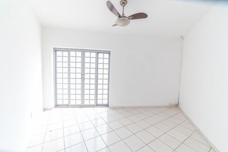 Sala 04 de casa à venda com 3 quartos, 230m² em Vila Paraíso, Campinas