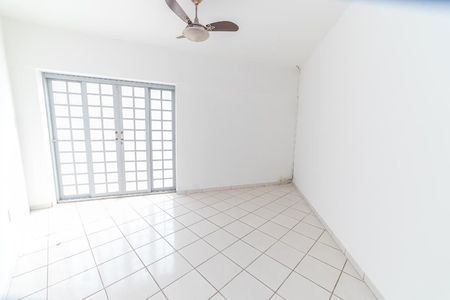 Sala 03 de casa à venda com 3 quartos, 230m² em Vila Paraíso, Campinas