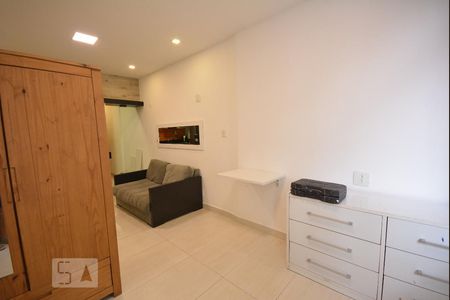 Quarto de kitnet/studio para alugar com 1 quarto, 40m² em Catete, Rio de Janeiro