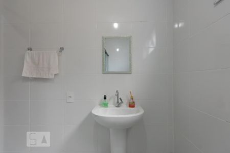 Banheiro de apartamento à venda com 1 quarto, 41m² em Campanário, Diadema
