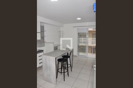 Detalhe - Sala / Cozinha / Área de Serviço de apartamento para alugar com 1 quarto, 37m² em Vila Palmeiras, São Paulo