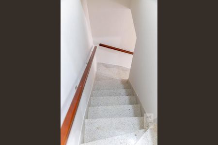 Escada de casa à venda com 4 quartos, 232m² em Jardim Trussardi, São Paulo