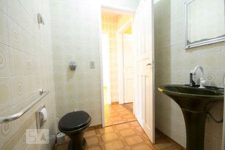 Casa para alugar com 450m², 4 quartos e 2 vagas Casa para alugar com 450m², 4 quartos e 2 vagasBanheiro Social 1