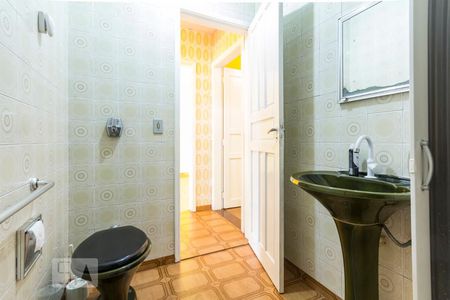 Casa para alugar com 450m², 4 quartos e 2 vagas Casa para alugar com 450m², 4 quartos e 2 vagasBanheiro Social 1