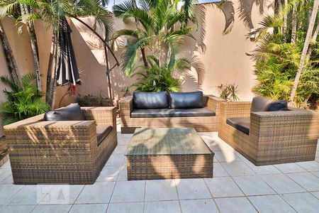 Casa para alugar com 420m², 4 quartos e 5 vagas Casa para alugar com 420m², 4 quartos e 5 vagasPiscina