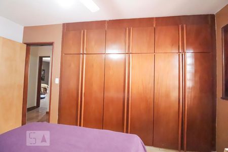 Casa para alugar com 420m², 4 quartos e 5 vagas Casa para alugar com 420m², 4 quartos e 5 vagasQuarto 1