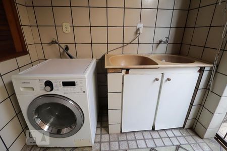 Casa para alugar com 420m², 4 quartos e 5 vagas Casa para alugar com 420m², 4 quartos e 5 vagasÁrea de serviço