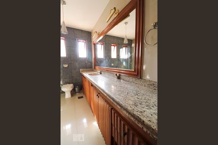 Casa para alugar com 420m², 4 quartos e 5 vagas Casa para alugar com 420m², 4 quartos e 5 vagasBanheiro da suíte 1