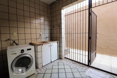Casa para alugar com 420m², 4 quartos e 5 vagas Casa para alugar com 420m², 4 quartos e 5 vagasÁrea de serviço