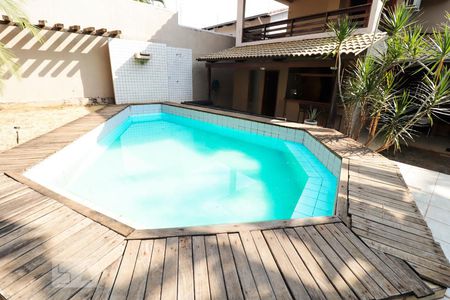 Casa para alugar com 420m², 4 quartos e 5 vagas Casa para alugar com 420m², 4 quartos e 5 vagasPiscina