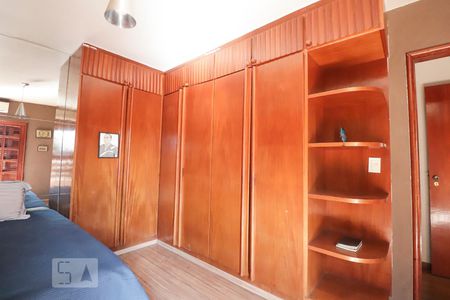 Casa para alugar com 420m², 4 quartos e 5 vagas Casa para alugar com 420m², 4 quartos e 5 vagasSuíte 1