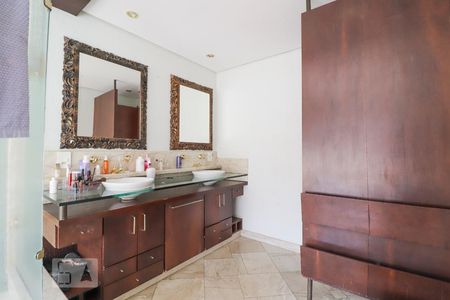 Casa para alugar com 420m², 4 quartos e 5 vagas Casa para alugar com 420m², 4 quartos e 5 vagasBanheiro da suíte 2