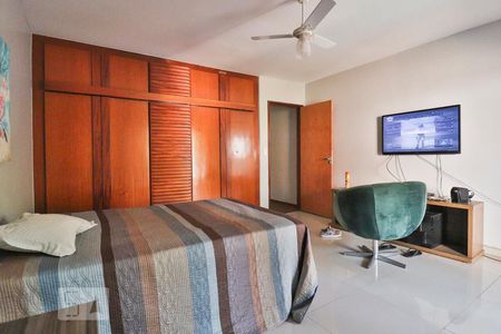 Casa para alugar com 420m², 4 quartos e 5 vagas Casa para alugar com 420m², 4 quartos e 5 vagasQuarto 2