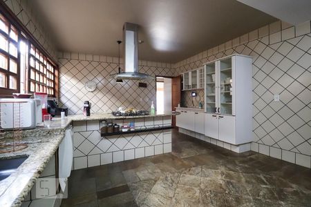 Casa para alugar com 420m², 4 quartos e 5 vagas Casa para alugar com 420m², 4 quartos e 5 vagasCozinha