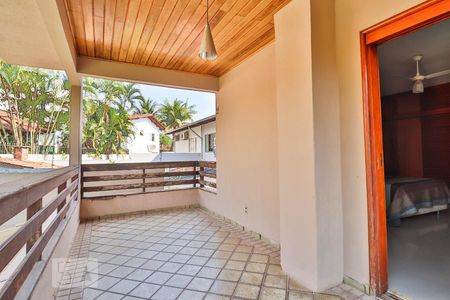 Casa para alugar com 420m², 4 quartos e 5 vagas Casa para alugar com 420m², 4 quartos e 5 vagasVaranda do quarto 2