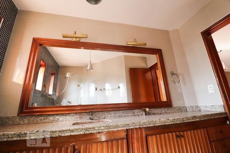 Casa para alugar com 420m², 4 quartos e 5 vagas Casa para alugar com 420m², 4 quartos e 5 vagasBanheiro da suíte 1