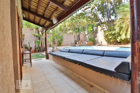 Casa para alugar com 420m², 4 quartos e 5 vagas Casa para alugar com 420m², 4 quartos e 5 vagasPiscina