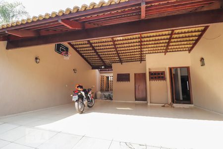 Casa para alugar com 420m², 4 quartos e 5 vagas Casa para alugar com 420m², 4 quartos e 5 vagasGaragem