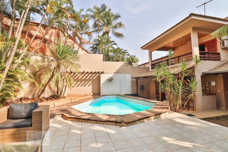 Casa para alugar com 420m², 4 quartos e 5 vagas Casa para alugar com 420m², 4 quartos e 5 vagasPiscina