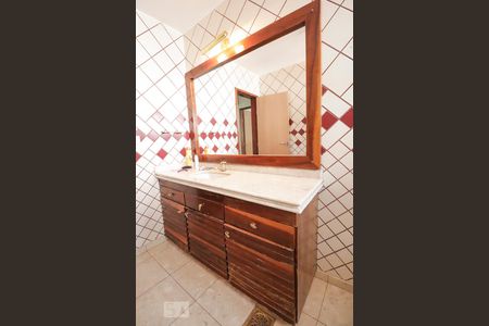 Casa para alugar com 420m², 4 quartos e 5 vagas Casa para alugar com 420m², 4 quartos e 5 vagasBanheiro social