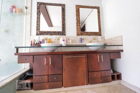 Casa para alugar com 420m², 4 quartos e 5 vagas Casa para alugar com 420m², 4 quartos e 5 vagasBanheiro da suíte 2