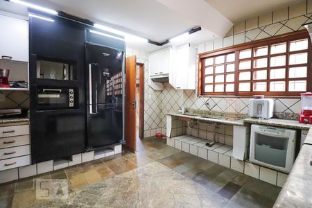 Casa para alugar com 420m², 4 quartos e 5 vagas Casa para alugar com 420m², 4 quartos e 5 vagasCozinha