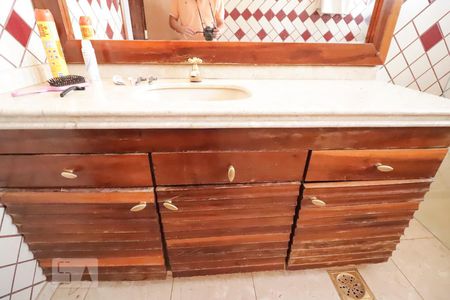 Casa para alugar com 420m², 4 quartos e 5 vagas Casa para alugar com 420m², 4 quartos e 5 vagasBanheiro social