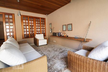 Casa para alugar com 420m², 4 quartos e 5 vagas Casa para alugar com 420m², 4 quartos e 5 vagasVaranda