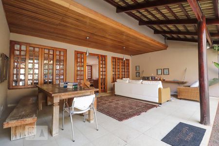 Casa para alugar com 420m², 4 quartos e 5 vagas Casa para alugar com 420m², 4 quartos e 5 vagasVaranda