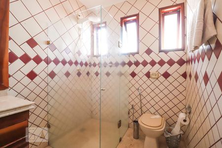 Casa para alugar com 420m², 4 quartos e 5 vagas Casa para alugar com 420m², 4 quartos e 5 vagasBanheiro social