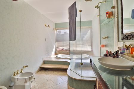 Casa para alugar com 420m², 4 quartos e 5 vagas Casa para alugar com 420m², 4 quartos e 5 vagasBanheiro da suíte 2