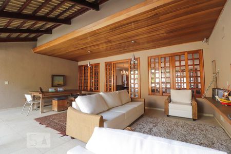 Casa para alugar com 420m², 4 quartos e 5 vagas Casa para alugar com 420m², 4 quartos e 5 vagasVaranda