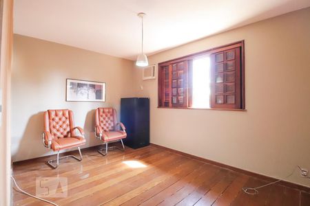 Casa para alugar com 420m², 4 quartos e 5 vagas Casa para alugar com 420m², 4 quartos e 5 vagasEscritório