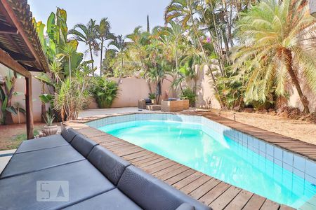 Casa para alugar com 420m², 4 quartos e 5 vagas Casa para alugar com 420m², 4 quartos e 5 vagasPiscina